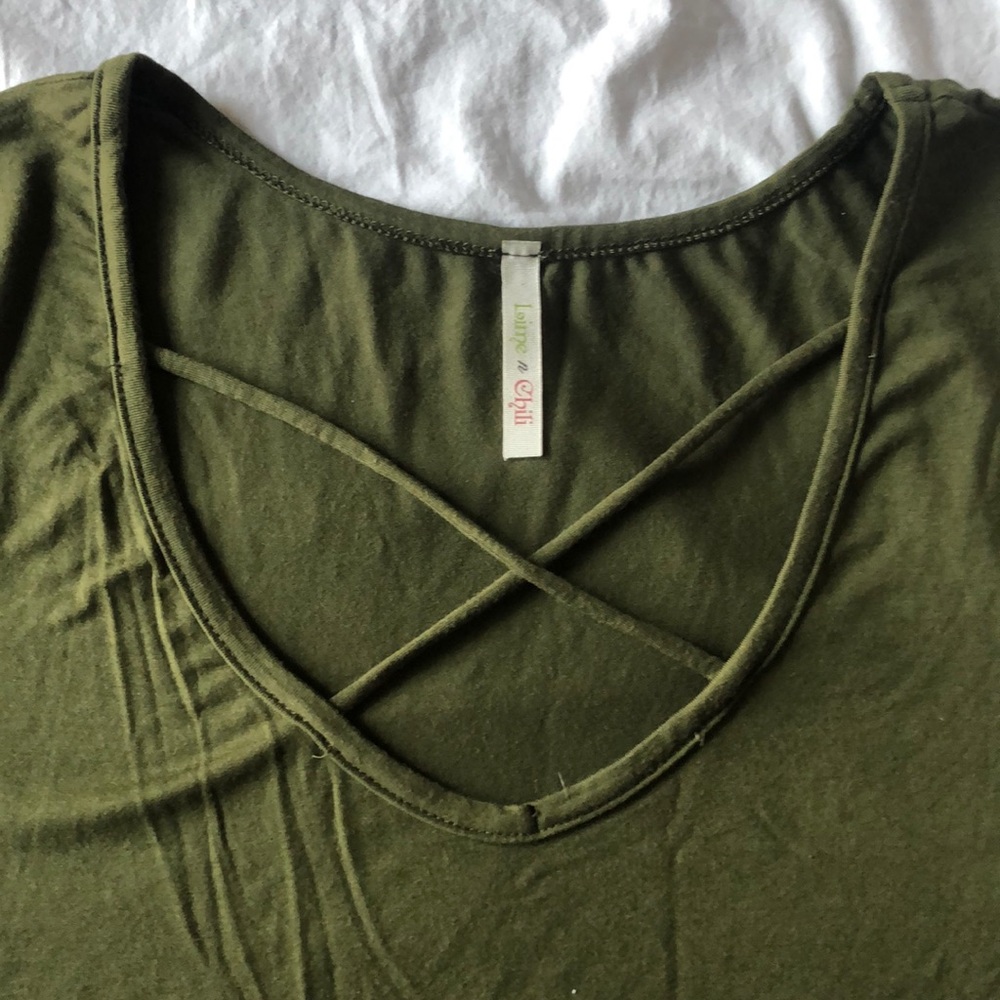 NWOT Criss Criss Detail Soft Short Sleeve Tee - Picture 3 of 5